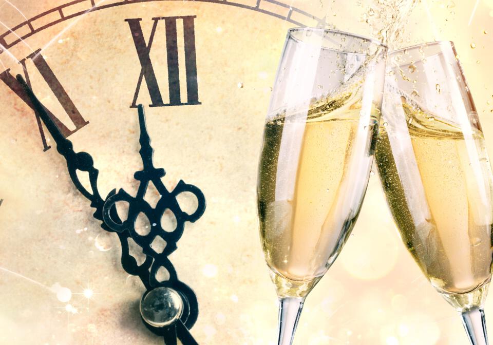 Coupe de champagne - Horloge indique minuit