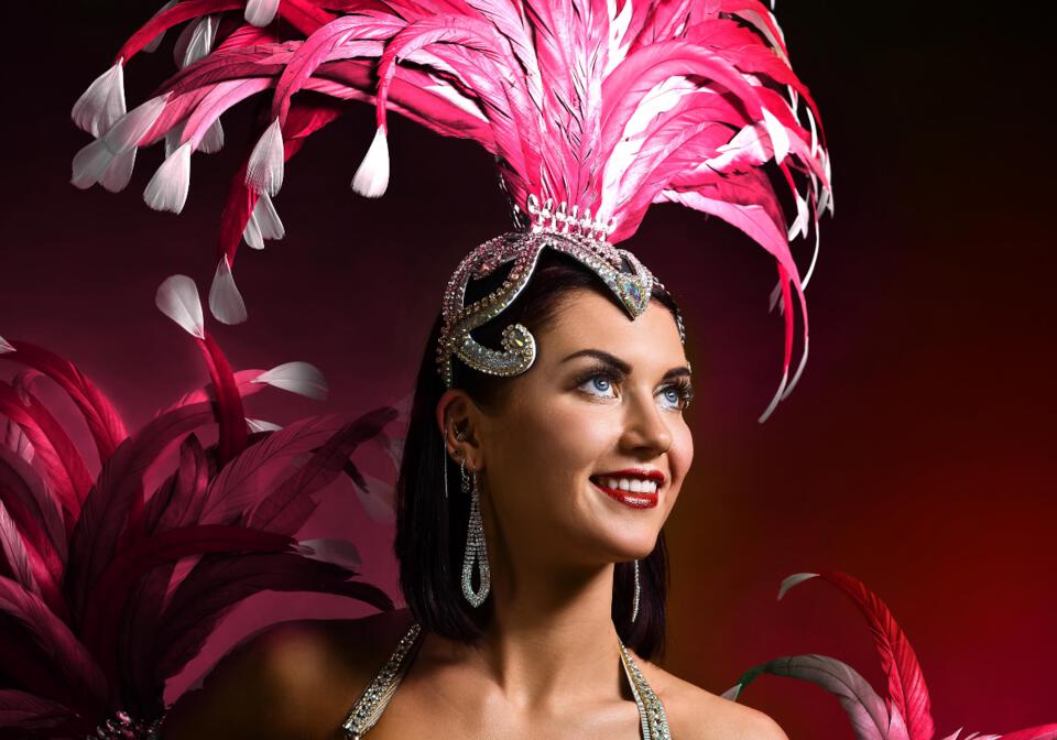 femme avec habit de cabaret